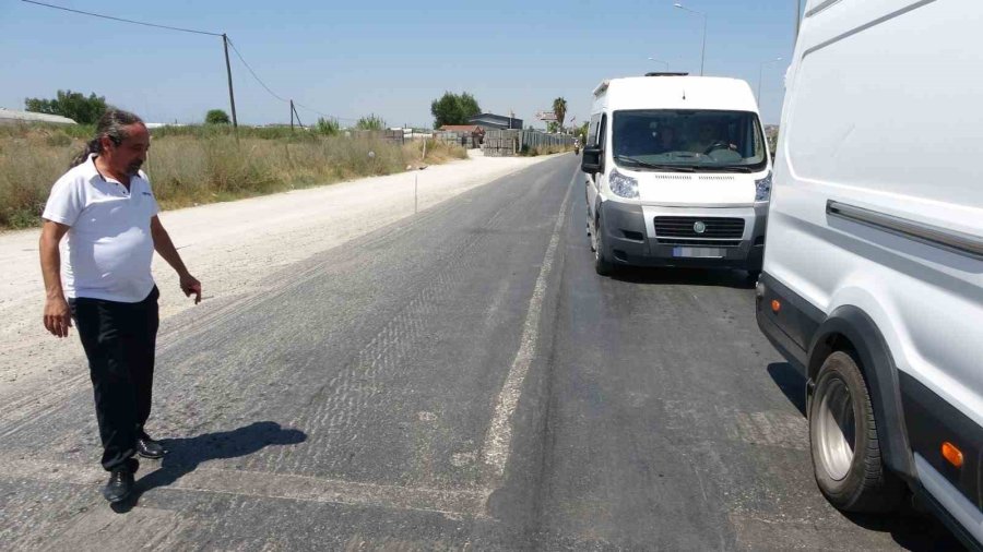 Antalya’da Devrilen Motosikletli Yaralandı
