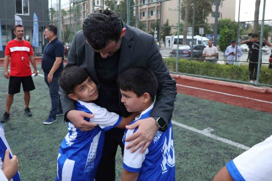 Akdenizli Yüzlerce Çocuk Sporla Geleceğe Hazırlanıyor