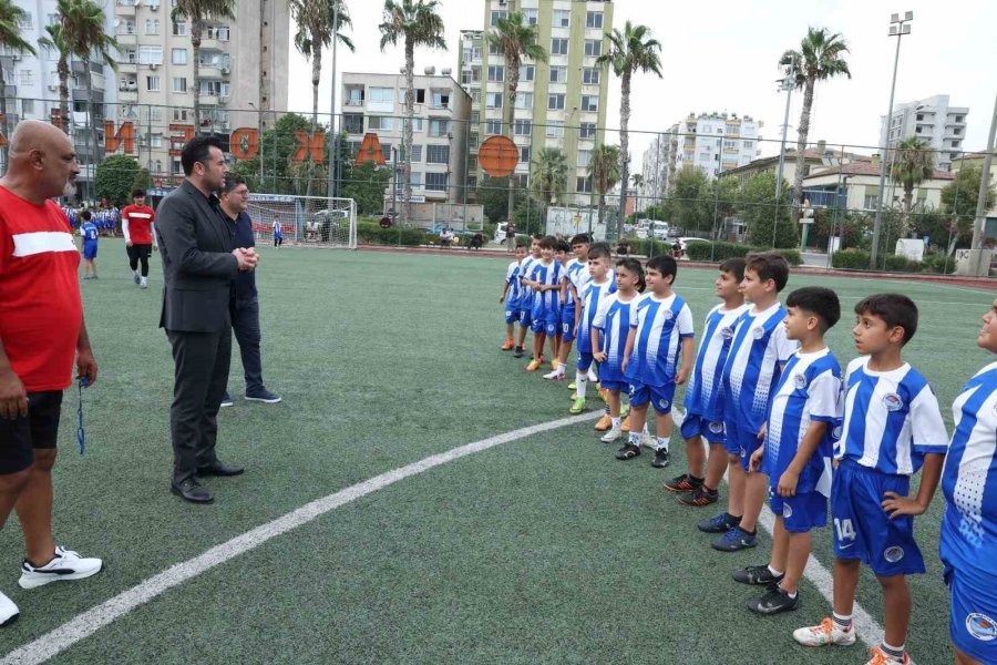 Akdenizli Yüzlerce Çocuk Sporla Geleceğe Hazırlanıyor