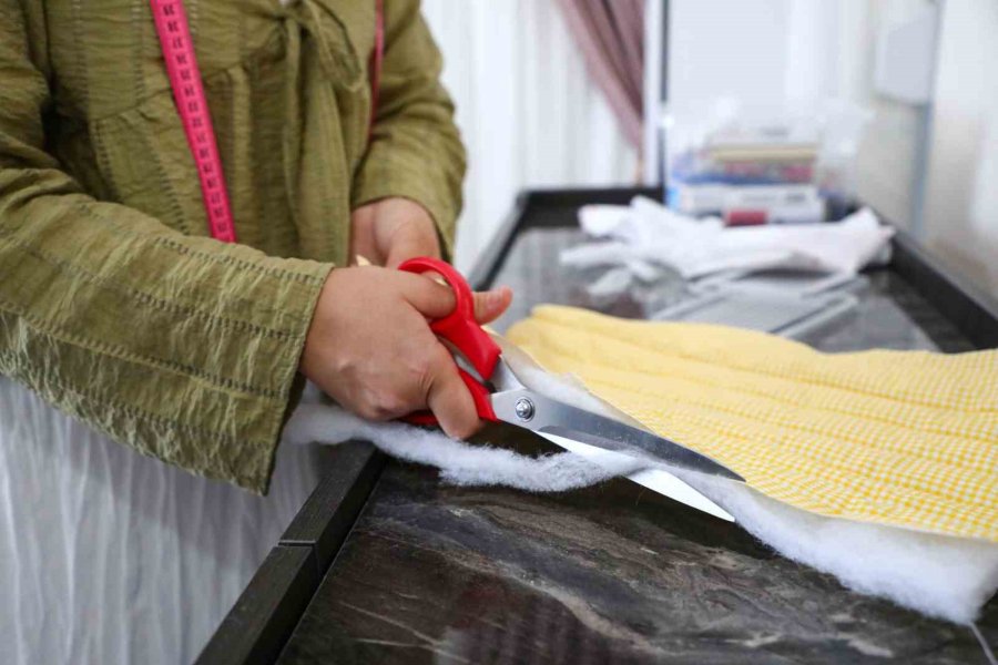 Hobi Olarak Dikiş Kursuna Başvurdu, Kendi Markasını Kurdu
