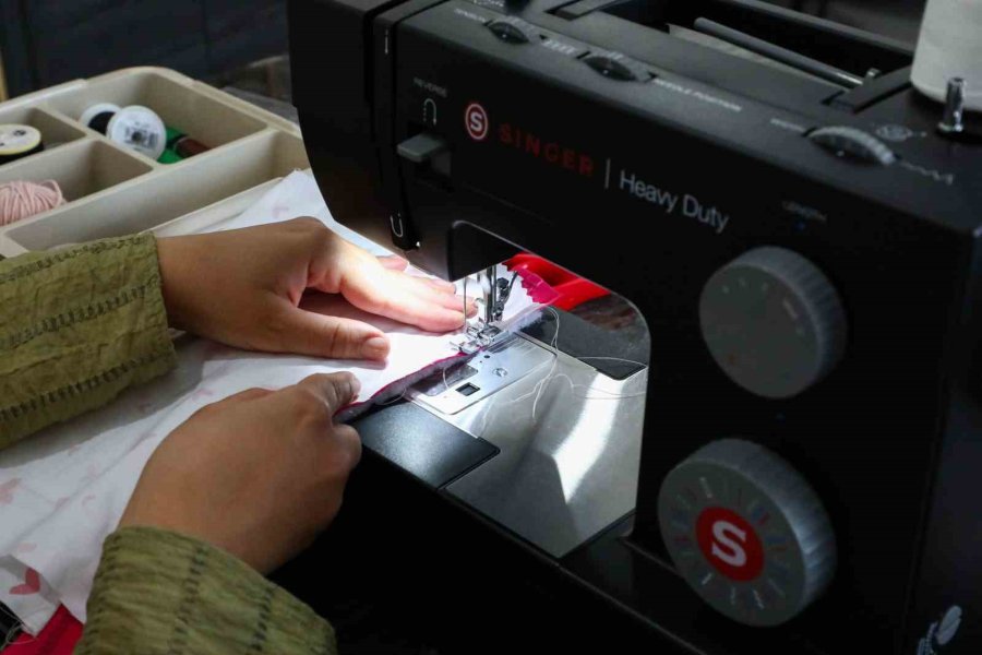 Hobi Olarak Dikiş Kursuna Başvurdu, Kendi Markasını Kurdu