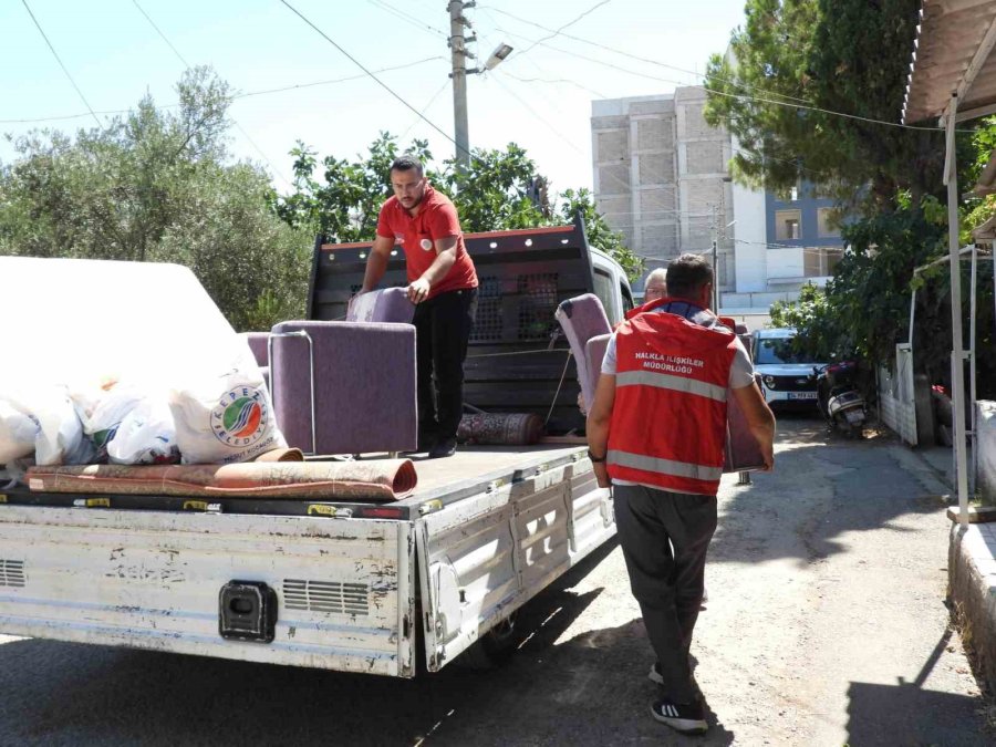 Antalya’da Evden 5 Kamyon Çöp Çıktı: Temizlenip Yaşam Alanları Yenilendi