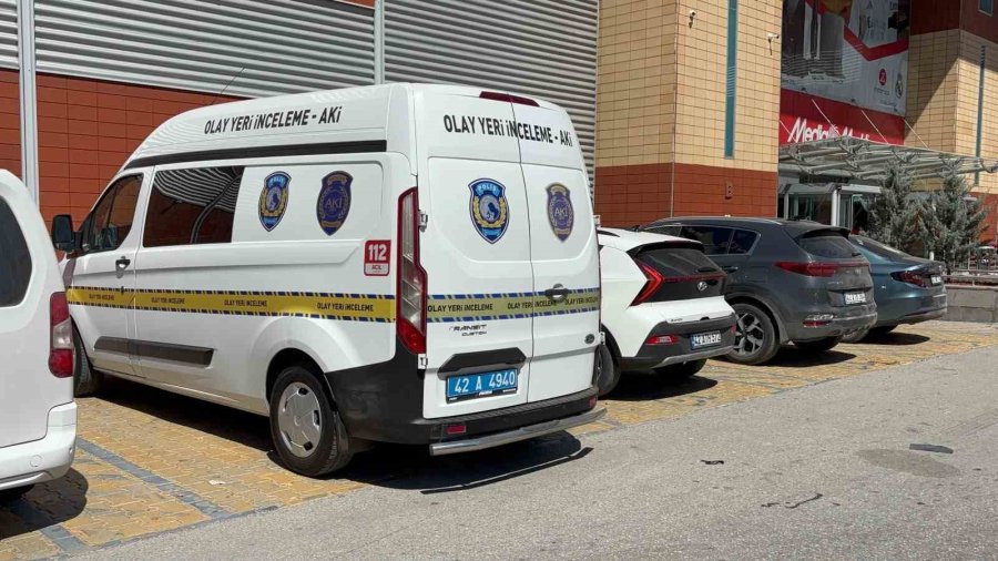 Konya’da Alışveriş Merkezinde Bıçaklı Kavga: 1 Ölü