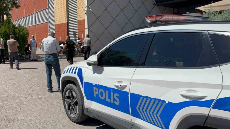 Konya’da Alışveriş Merkezinde Bıçaklı Kavga: 1 Ölü