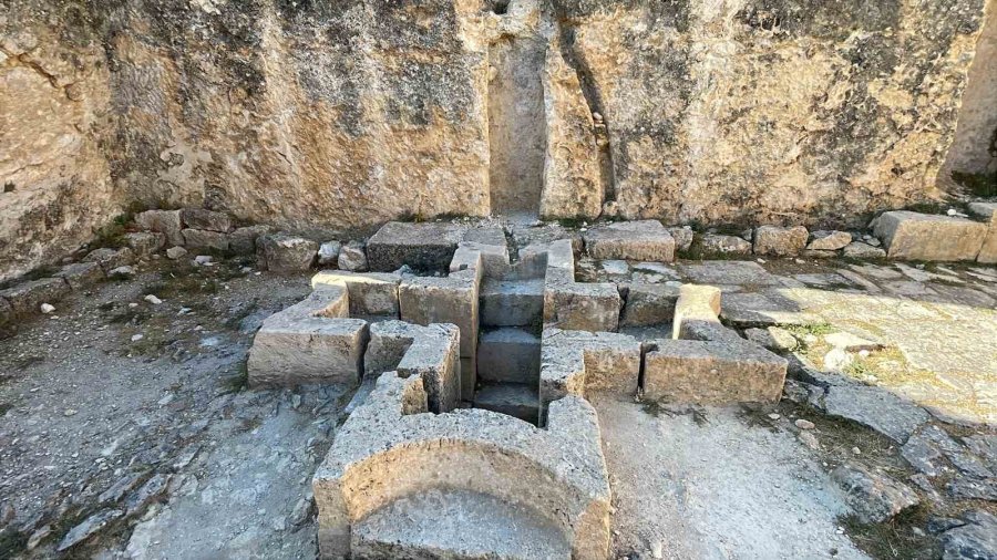 Unesco Listesindeki Alahan Manastırı Zamana Direniyor