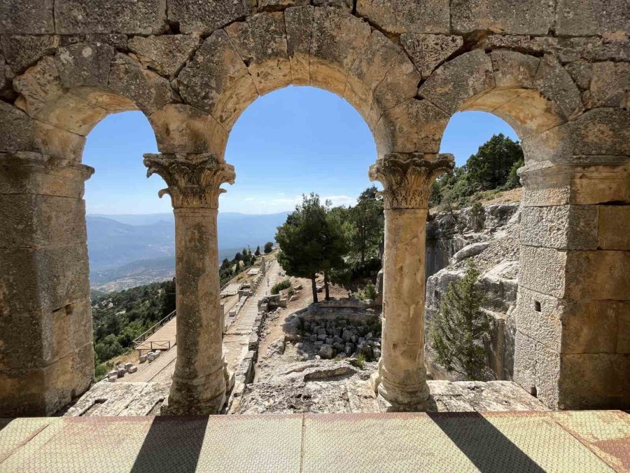 Unesco Listesindeki Alahan Manastırı Zamana Direniyor