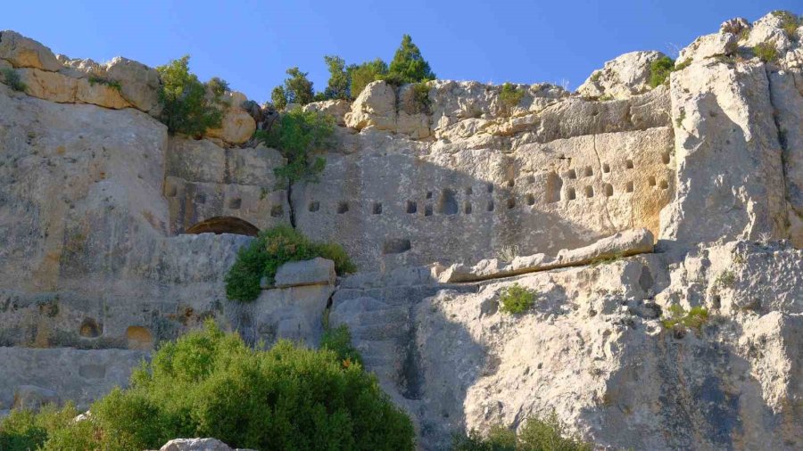 Unesco Listesindeki Alahan Manastırı Zamana Direniyor
