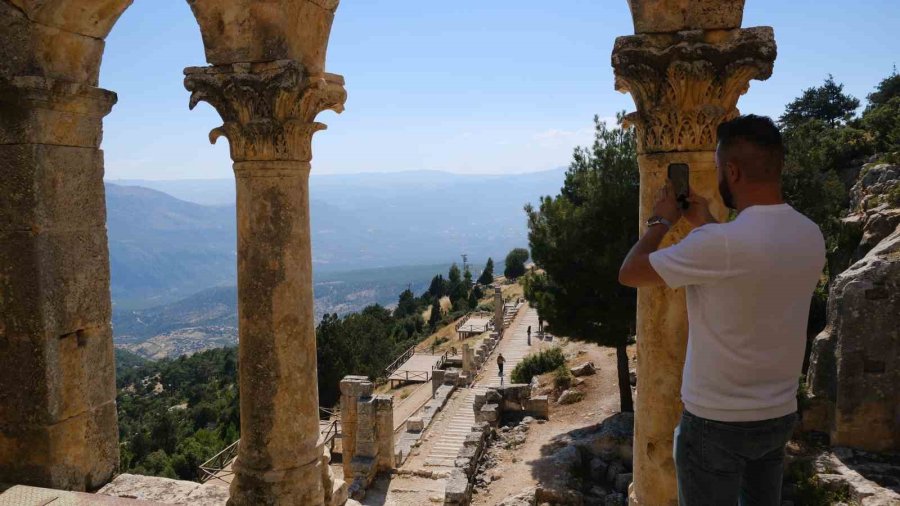 Unesco Listesindeki Alahan Manastırı Zamana Direniyor