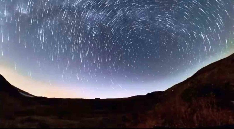 Niğde Semalarında Perseid Meteor Yağmuru Görsel Şölen Oluşturdu