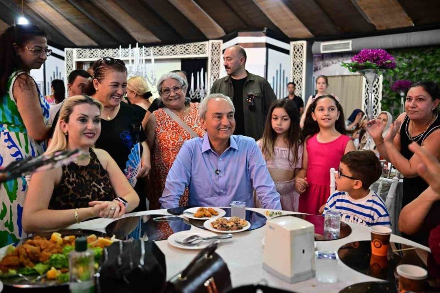 Kocagöz, Kadınların Matine Coşkusuna Ortak Oldu