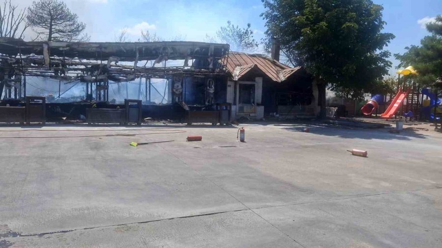 Dinlenme Tesisinin Restoranı Alevlere Teslim Oldu