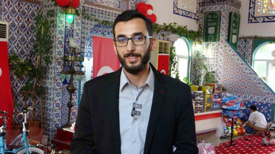 Hediyelerle Çocukları Camiye Ve Kur’an Kursuna Teşvik Ediyor