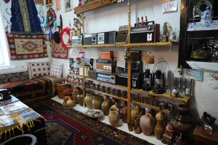 İki Parçayla Başladı, 35 Yılda 3 Bin Eşyalık Müze Kurdu