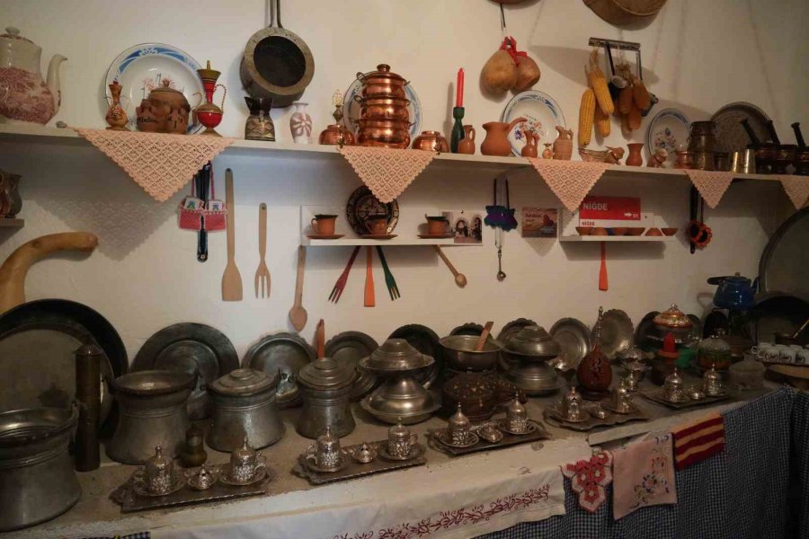 İki Parçayla Başladı, 35 Yılda 3 Bin Eşyalık Müze Kurdu