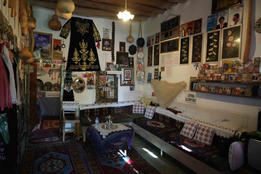 İki Parçayla Başladı, 35 Yılda 3 Bin Eşyalık Müze Kurdu
