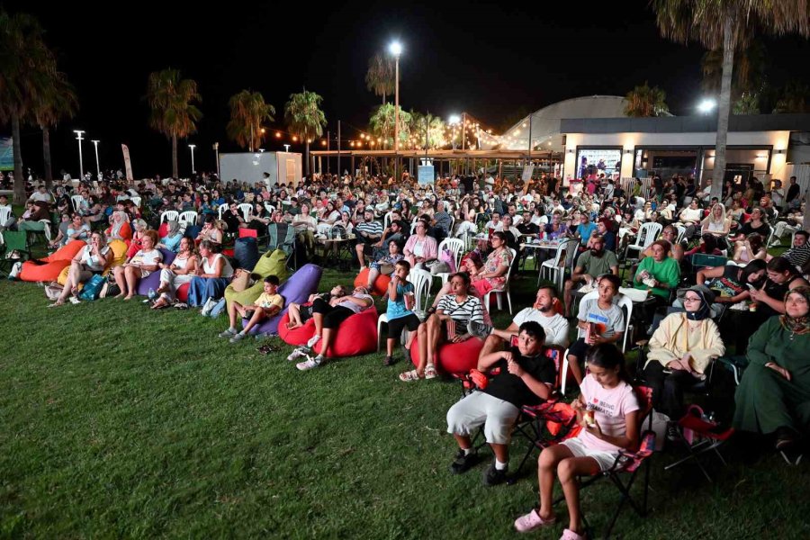 Mersin’de Açık Havada Sinema Keyfi