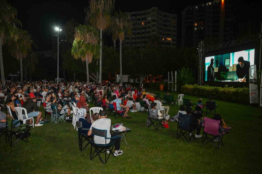 Mersin’de Açık Havada Sinema Keyfi