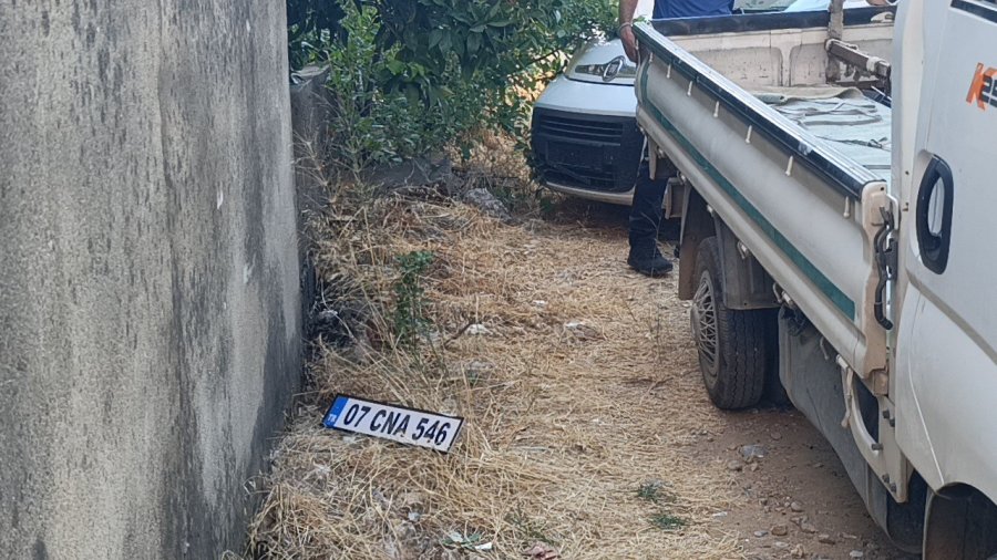 Antalya’da Sahte Plakalı Araç Alarmı
