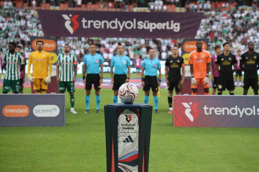 Trendyol Süper Lig: Konyaspor: 0 - Çaykur Rizespor: 0 (ilk Yarı)