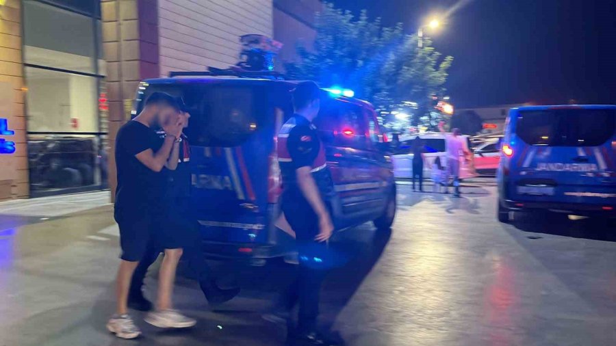 Vize Dolandırıcılığı Operasyonunda Şüpheliler Ve Yakınları Gazetecilere Tepki Gösterdi