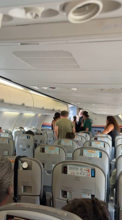 Antalya Havalimanı’nda Yolcular Uçakta Saatlerce Bekledi, Bagaj Krizi Yaşadı