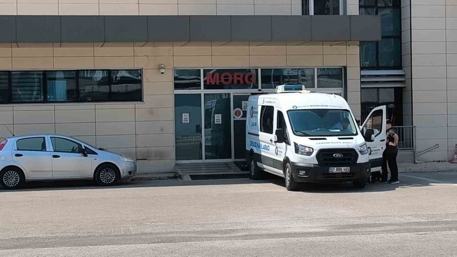 Feci Kazada Hayatını Kaybeden Çiftin Cenazeleri Yakınları Tarafından Teslim Alındı