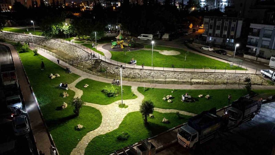 Kepez’de 100’ün Üzerinde Park Aydınlatıldı