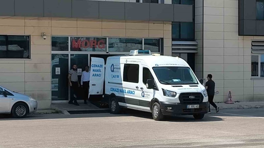 Feci Kazada Hayatını Kaybeden Çiftin Cenazeleri Yakınları Tarafından Teslim Alındı