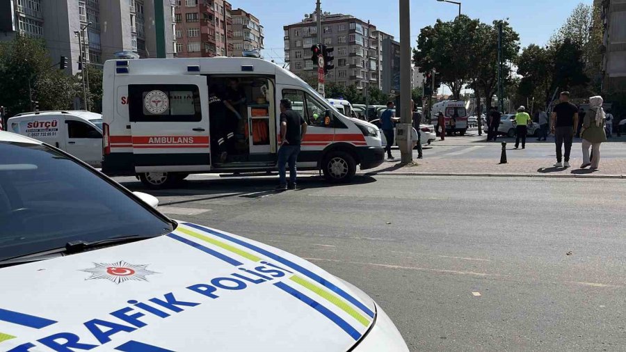 Otomobil İle Kamyonet Çarpıştı: 1’i Çocuk 6 Yaralı