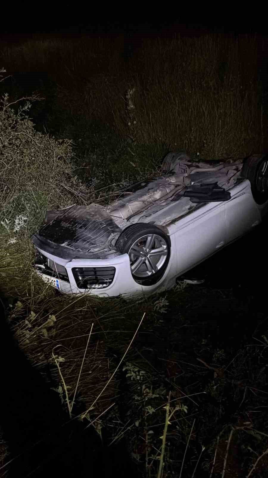 Çamardı’da Otomobil Şarampole Devrildi: 2 Yaralı