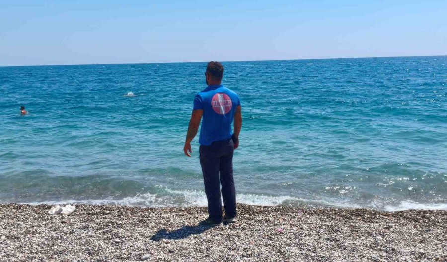 Boğulma Tehlikesi Geçiren Gencin Yardımına Cankurtaranlar Yetişti
