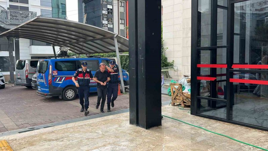 Alanya’da Eşini Ve Kayınvalidesini Bıçakladıktan Sonra İntihar Girişimini Canlı Yayınlayan Şahıs Tutuklandı