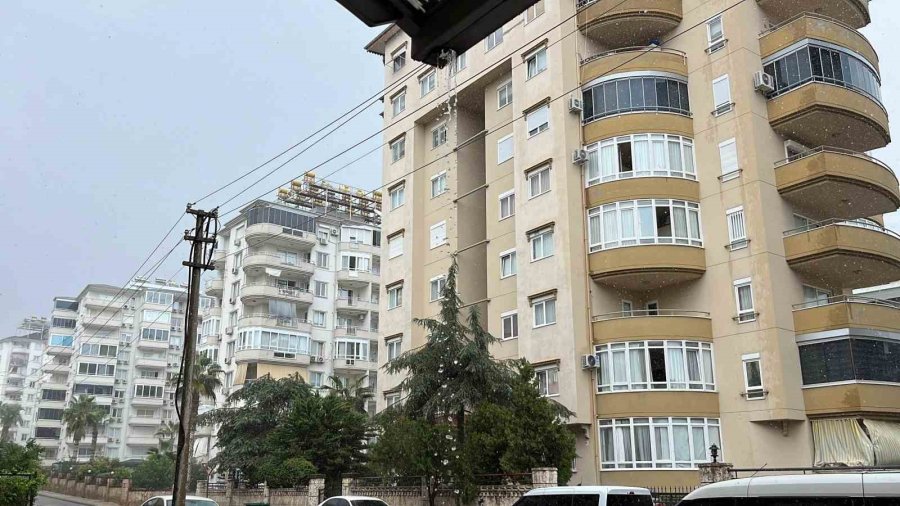 Alanya’da Gök Gürültülü Sağanak Etkili Oldu