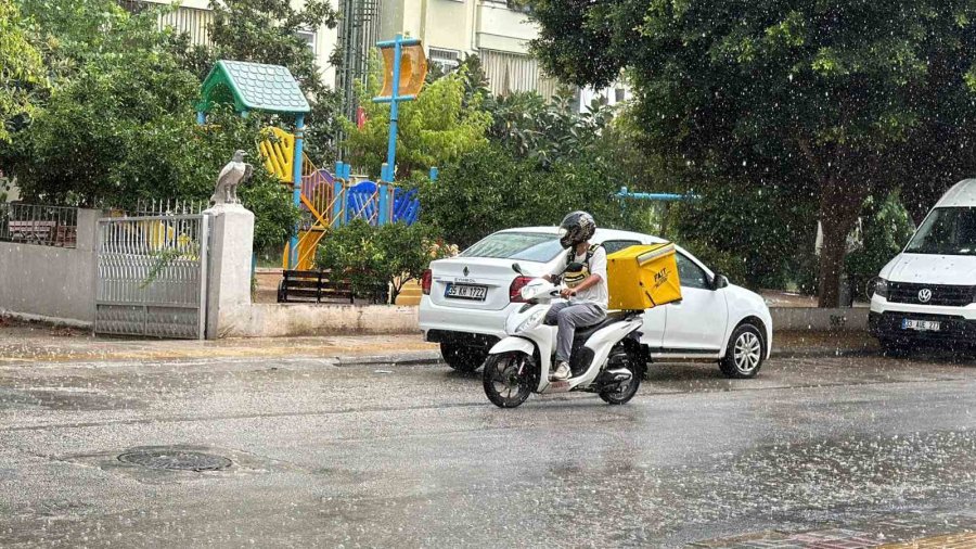 Alanya’da Gök Gürültülü Sağanak Etkili Oldu