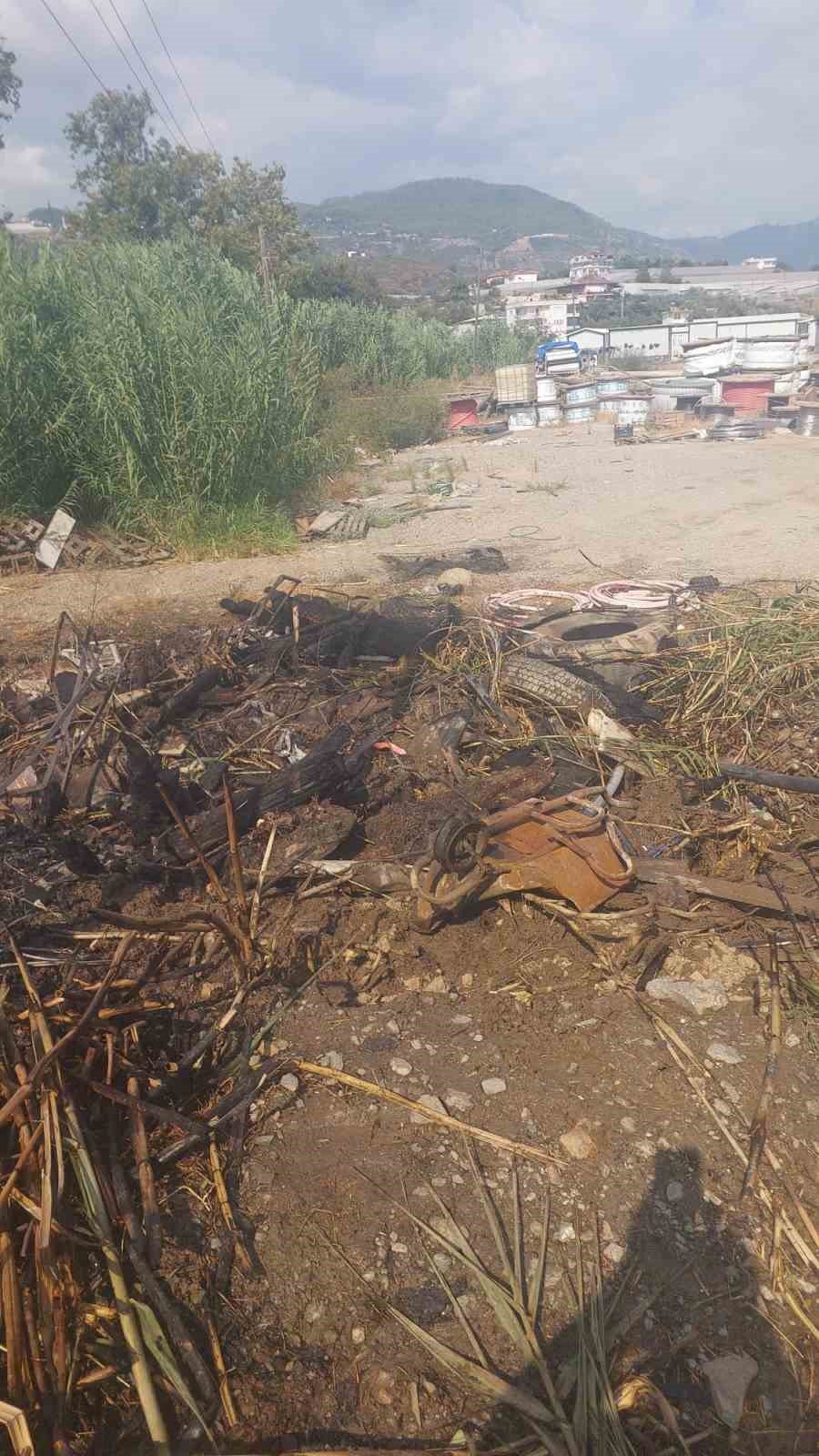 Alanya’da Otluk Alanda Çıkan Yangın Büyümeden Söndürüldü