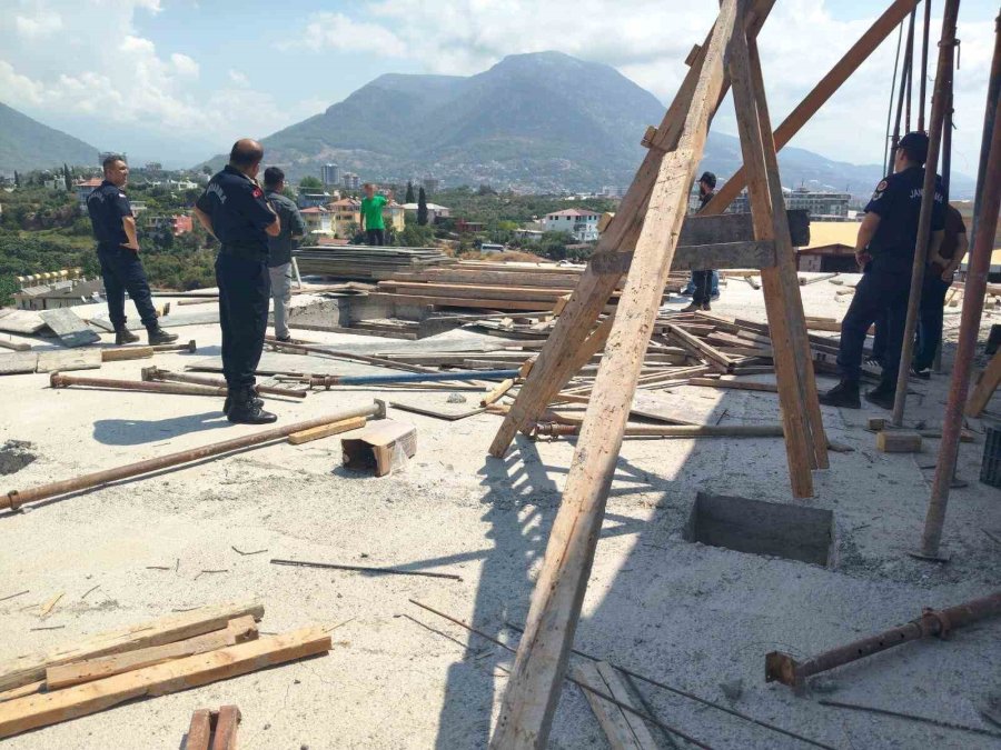 Alanya’da Eşini Ve Kayınvalidesini Bıçakladıktan Sonra İntihar Girişimini Canlı Yayınlayan Şahıs Tutuklandı
