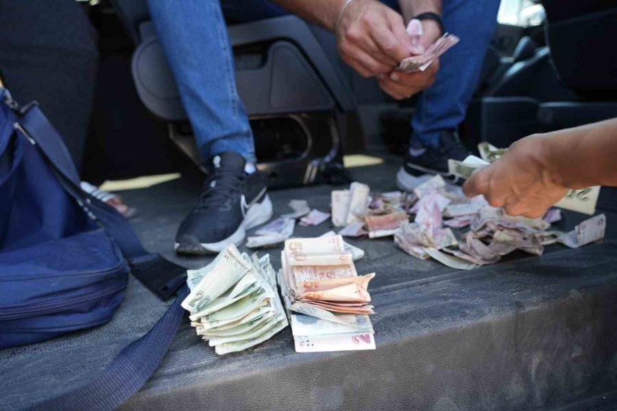 Kepez’de Dilencilere Zabıta Operasyonu