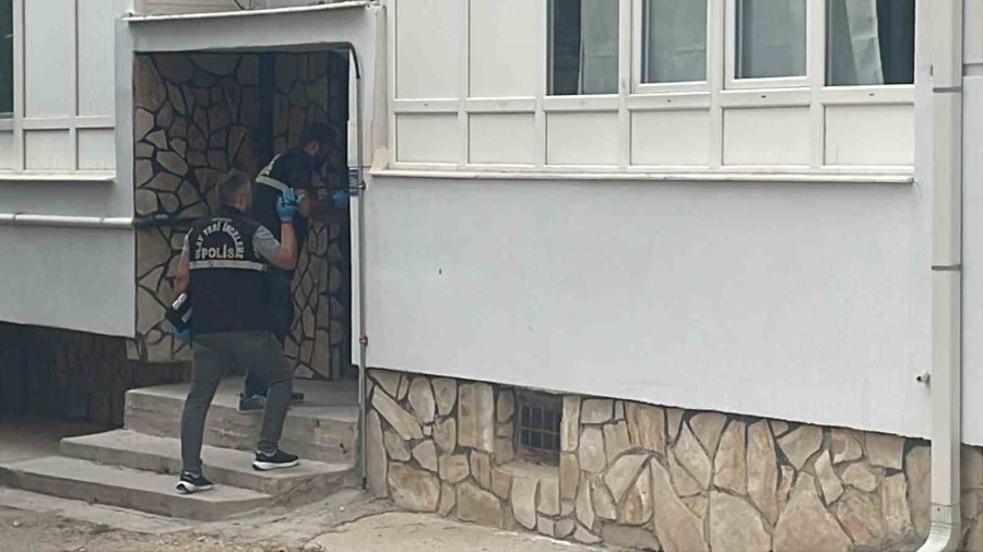 Karaman’da Merdivenlerinden Düşen Yaşlı Adam Hayatını Kaybetti
