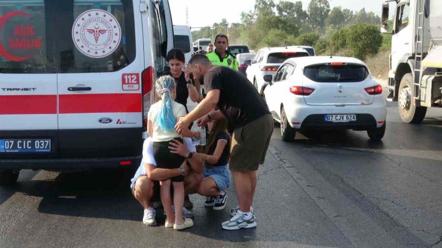 Antalya’da Feci Kazada Ortalık Savaş Alanına Döndü: 17 Yaralı