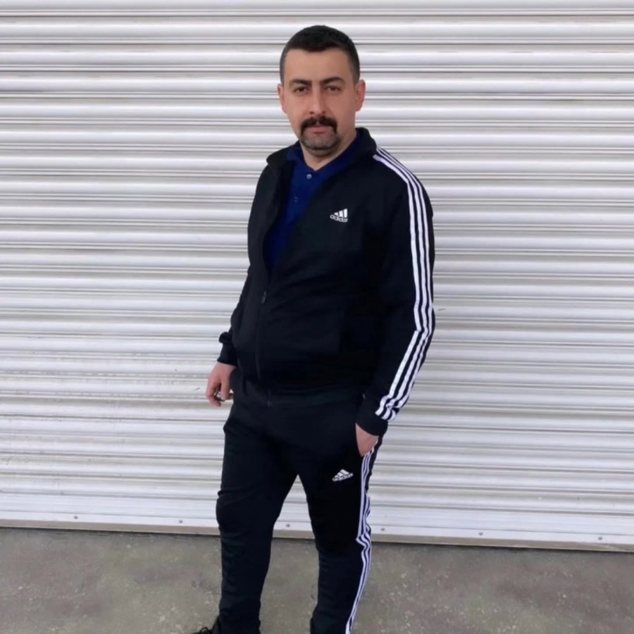 Yola Fırlayan Parçadan Kurtulmak İsterken Karşı Şeride Uçarak 2 Otomobille Çarpıştı: 2 Ölü