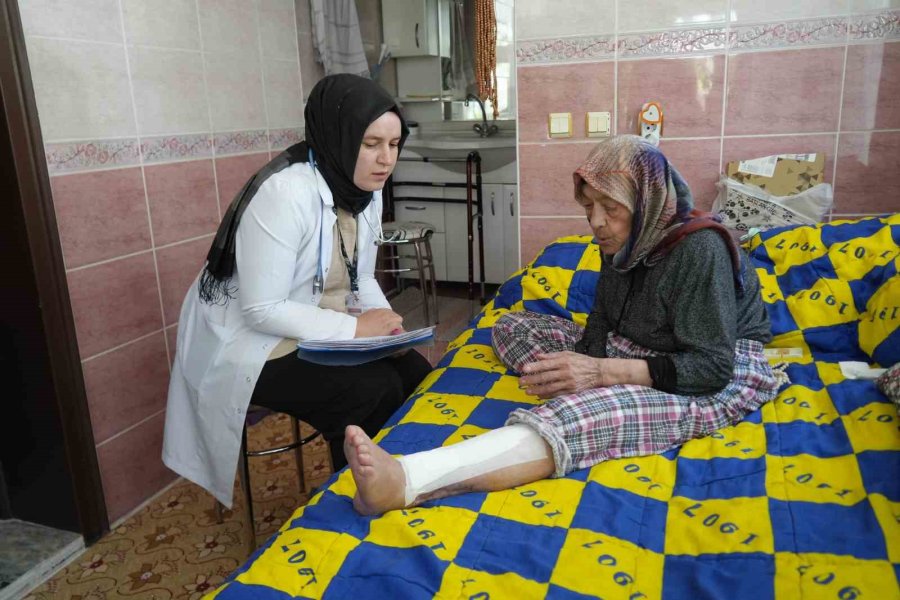 Niğde’de Evden Çıkamayan Hastalar Sağlık Hizmetine Evinde Ulaşıyor