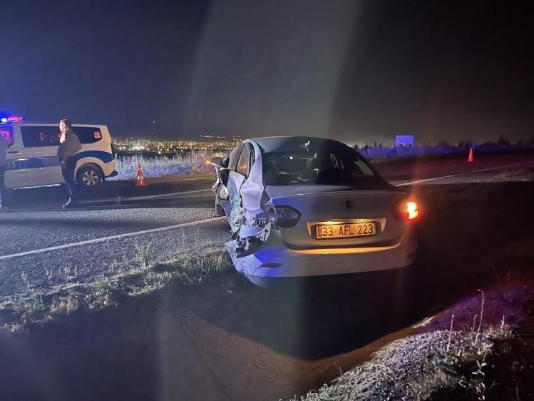 Niğde’de İki Otomobil Kafa Kafaya Çarpıştı: 1’i Ağır, 7 Yaralı