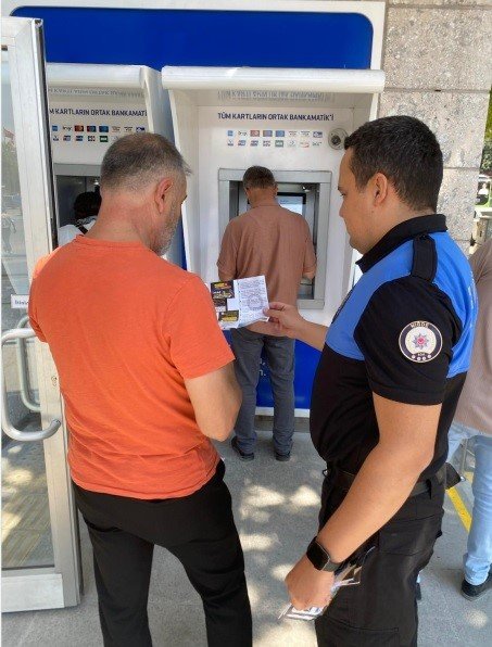 Polisten Dolandırıcılık Ve Suçlara Karşı Bilgilendirme Çalışması