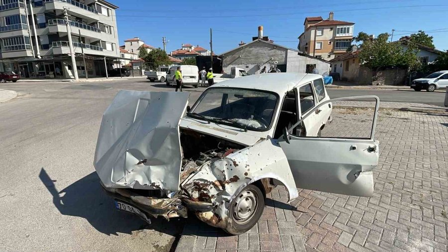 Karaman’da Film Sahnelerini Aratmayan Kaza: 4 Yaralı