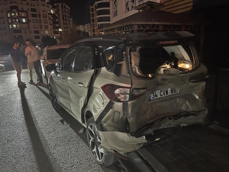 Niğde’de Zincirleme Kaza: 5 Araca Hasar Veren Sürücü Olay Yerinden Kaçtı