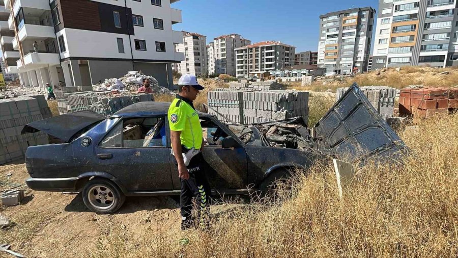 Takla Atan Otomobil Hurdaya Döndü: 1 Yaralı