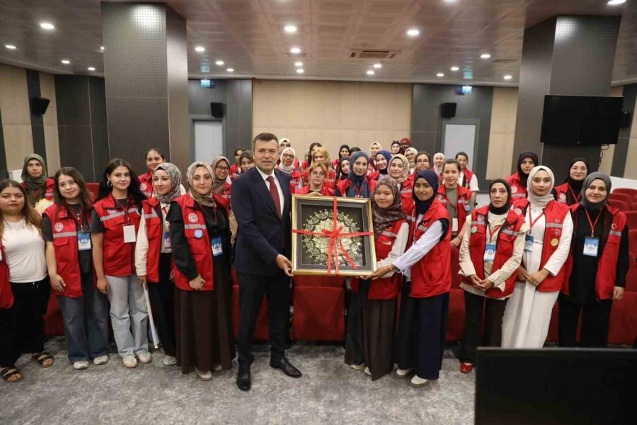 Damla Gönüllülük Hareketi Gençleri Niğde Valiliği’nde Ağırlandı