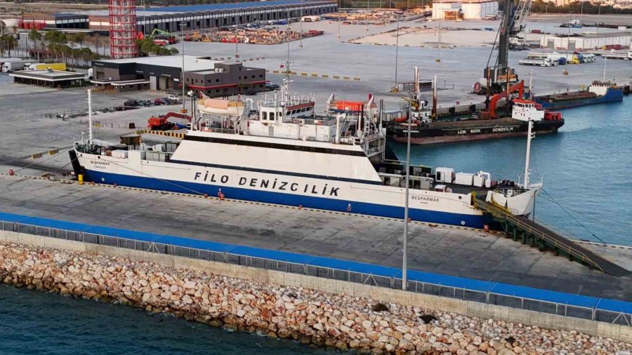 Filo Denizcilik’e Ait ‘beşparmak’ Feribotu Taşucu Limanı’nda Bekliyor