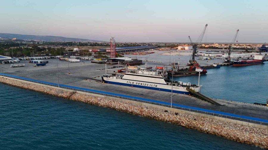 Filo Denizcilik’e Ait ‘beşparmak’ Feribotu Taşucu Limanı’nda Bekliyor