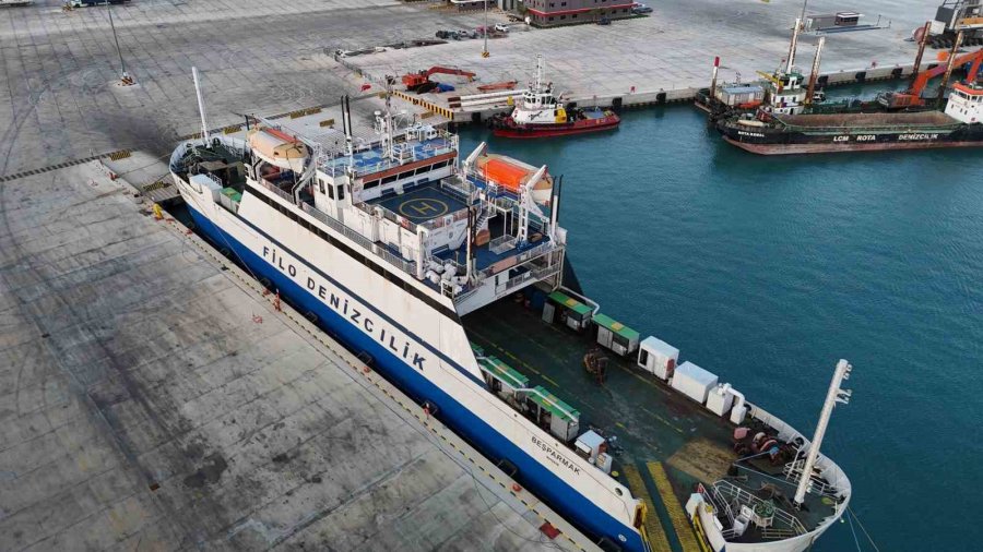 Filo Denizcilik’e Ait ‘beşparmak’ Feribotu Taşucu Limanı’nda Bekliyor